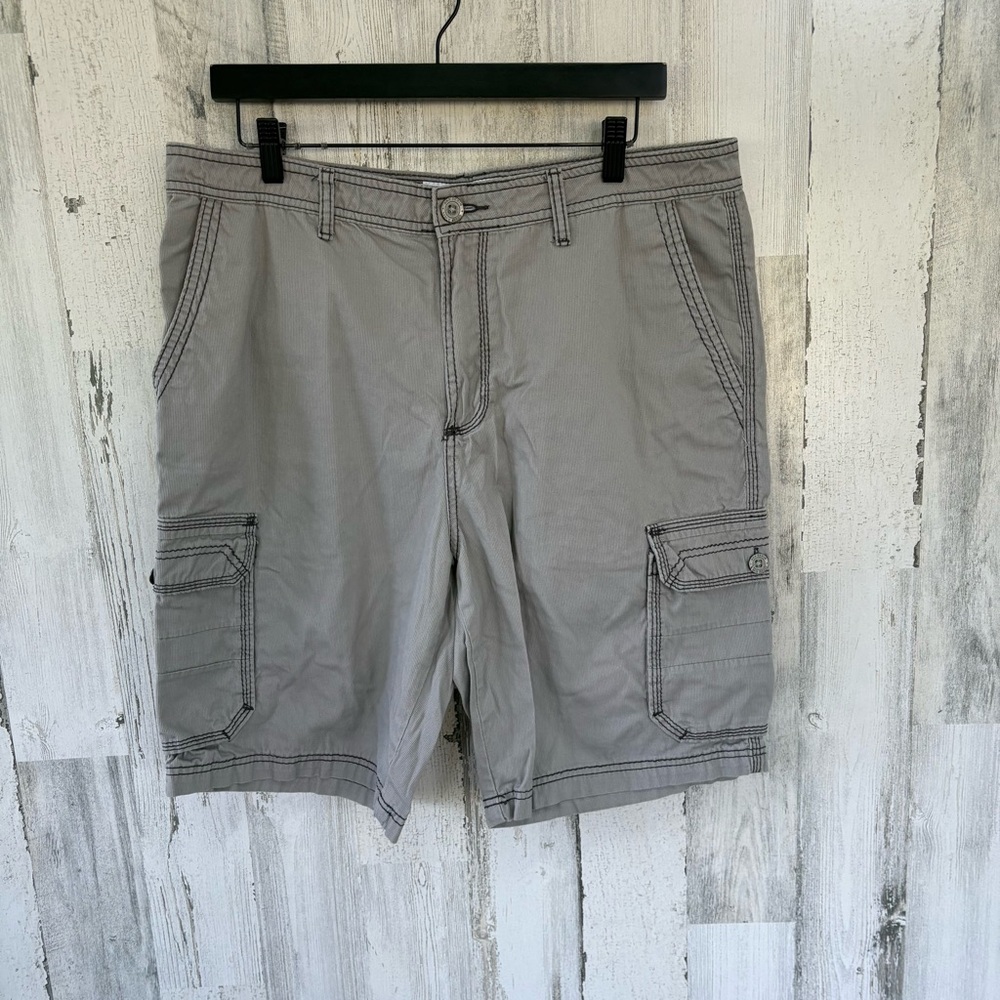BKE Men’s Cargo Shorts Size 36X22 Standard Fit 100% Cotton Zip & Button Closure